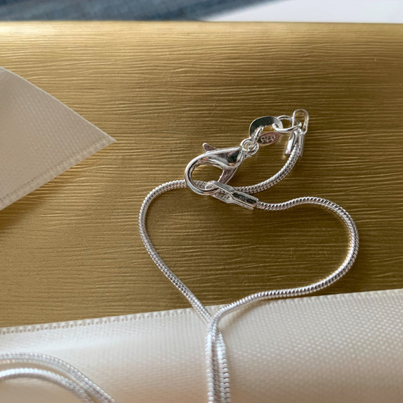 Gorgeous Faceted Blue Topaz 925 Pendant and Chain - Picture 4 of 7